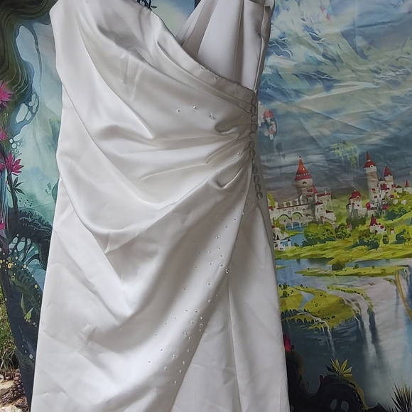 Alfred Angelo ivory size 6 Wedding Dress simple elegant - Picture 2 of 8